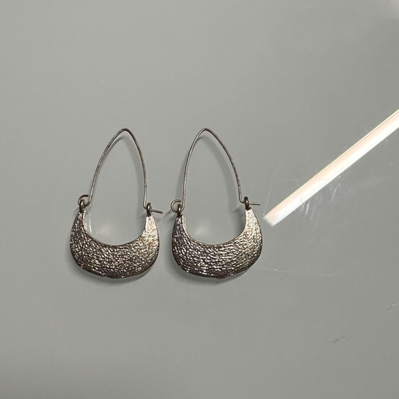 Elegant Silver Textured Earrings - Picture 1 of 4